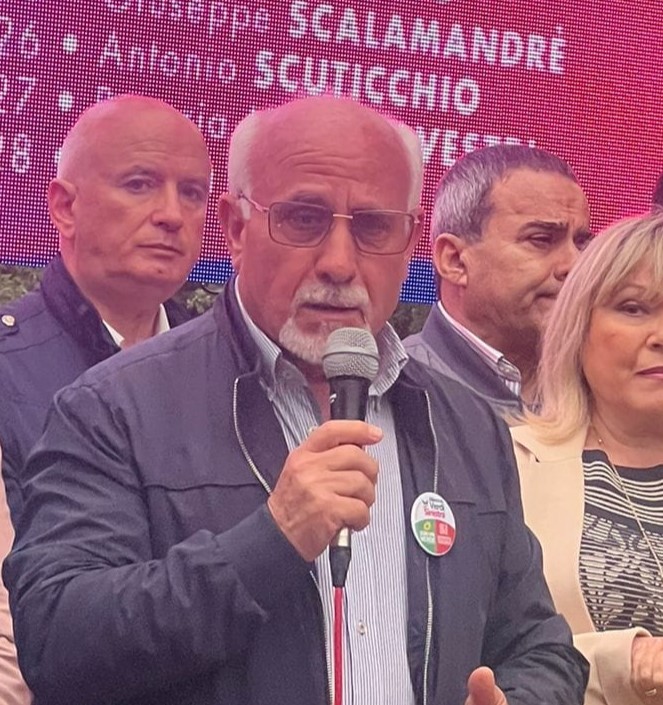 La Lega in piazza a Vibo per dare sostegno a Salvini, Petrolo (SI): «Scelta fuori da ogni logica»