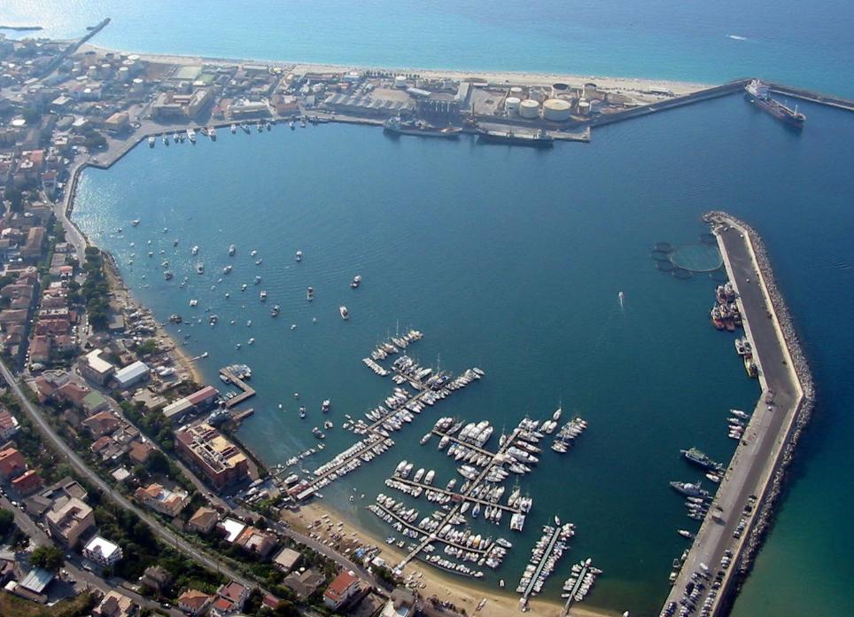 Porto di Vibo Marina, Tucci e Tavernise (M5S) al presidente Occhiuto: «Risponda sui 9 milioni destinati allo scalo»