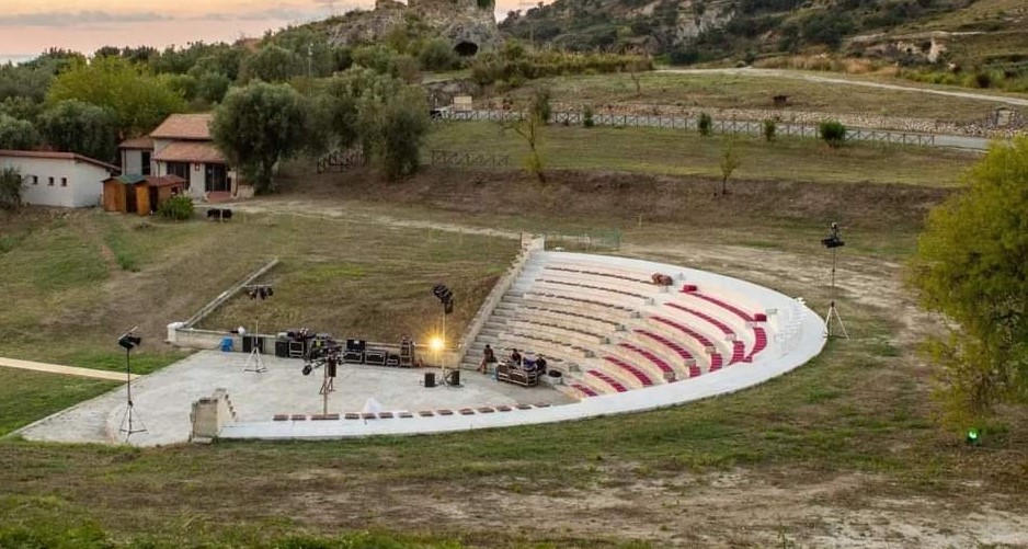 Ricadi: a Torre Marrana al via l’ottava edizione della rassegna teatrale “Avvistamenti”
