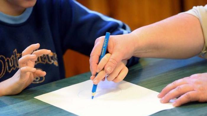 Stabilizzazione docenti di sostegno in Calabria,  Lo Schiavo: «“Anomalie” nel sistema di reclutamento». Appello al consiglio regionale