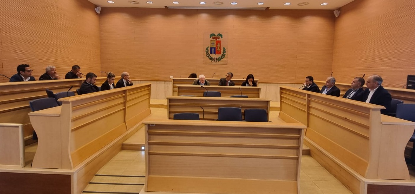 Provincia di Vibo. I consiglieri lasciano per protesta l’aula: salta l’approvazione del Bilancio