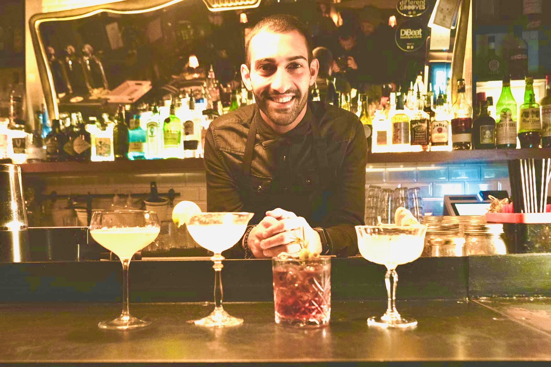 Domenico Mazzeo: il barman vibonese con la folle passione per i cocktail, che vive a Lione