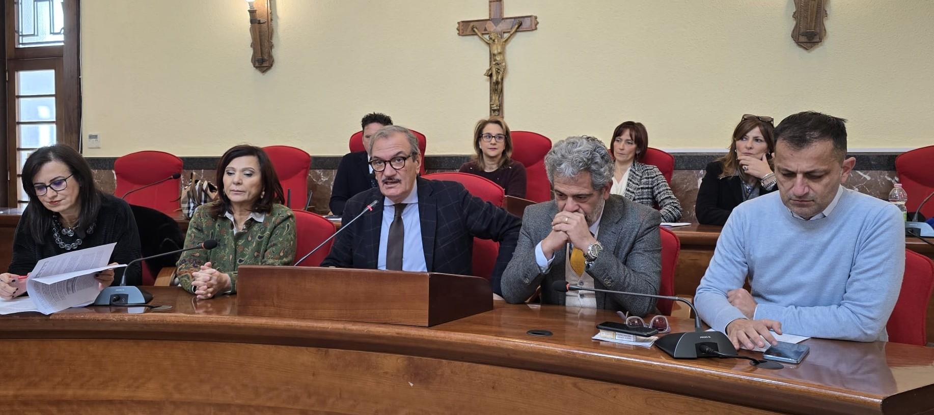 Vibo. Romeo traccia il bilancio dei primi sei mesi di lavoro: «Siamo politici operai, gente che si rimbocca le maniche»