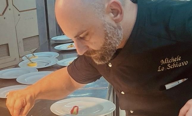 Michele Lo Schiavo, lo chef «versatile» che ha girato tante cucine: «Rifarei tutti i sacrifici»