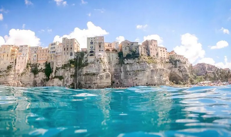Una immagine di Tropea, la Perla del Tirreno